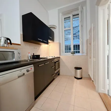 Happy Hours-family Affair-budapest Iconic Postcode Apartment